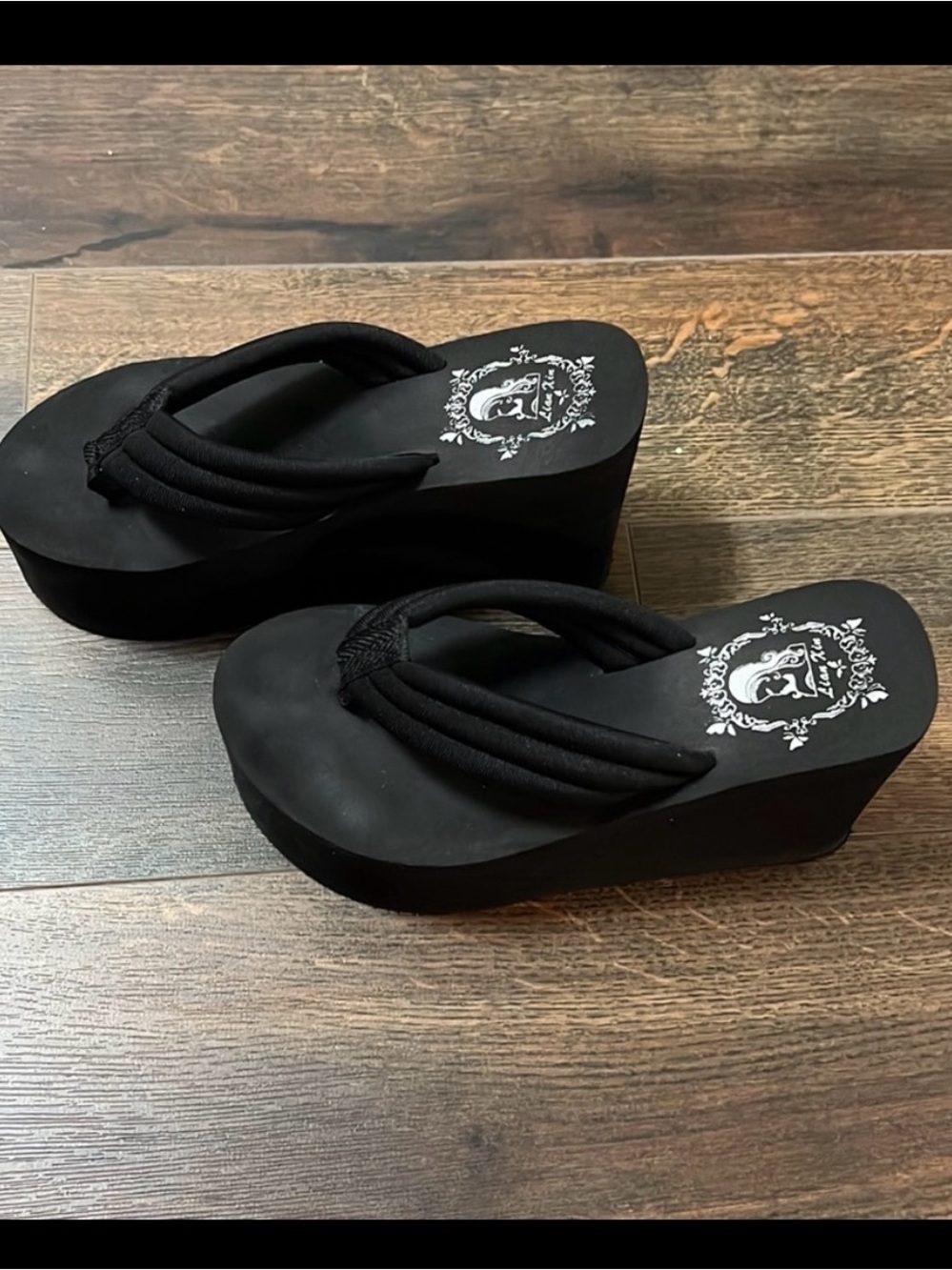 Women’s wedge flip-flops/sandals